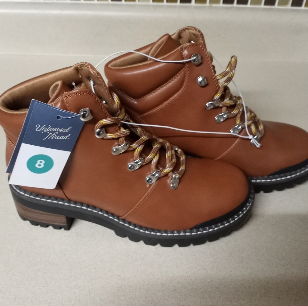 NWT Womans size 8